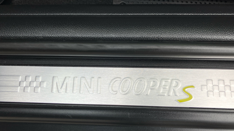 MINI Hatchback 135kW Cooper S Level 3 33kWh 3dr Auto Electric Hatchback